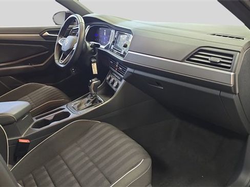 Used 2022 Volkswagen Jetta Sport image 17