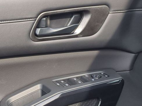 New 2025 Nissan Pathfinder SV image 12