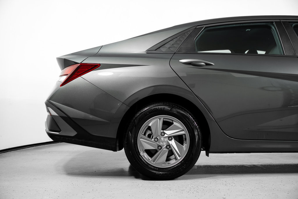 Certified 2026 Hyundai Elantra SE FWD image 6