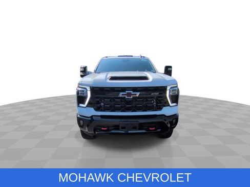 Used 2024 Chevrolet Silverado 2500 ZR2 w/ Technology Package AWD/4WD image 3