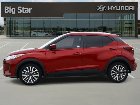Used 2024 Nissan Kicks SV FWD image 2