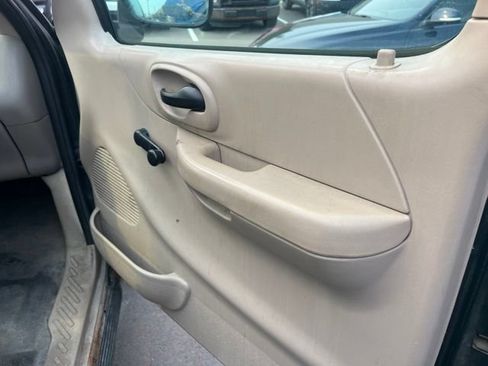 Used 2001 Ford F150 Lariat RWD image 8