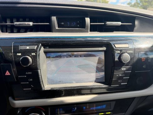 Used 2016 Toyota Corolla LE FWD image 11
