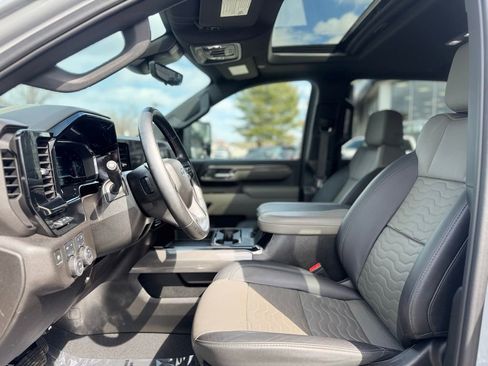 Used 2025 Chevrolet Silverado 2500 ZR2 w/ Technology Package image 15