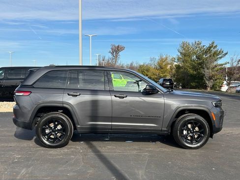 New 2025 Jeep Grand Cherokee Altitude image 7