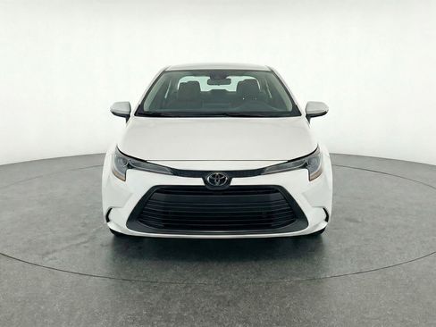 Used 2025 Toyota Corolla LE FWD image 2