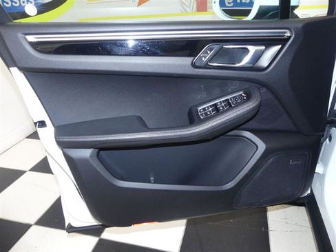 Used 2018 Porsche Macan image 20