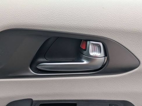 Used 2023 Chrysler Pacifica Touring-L FWD image 33