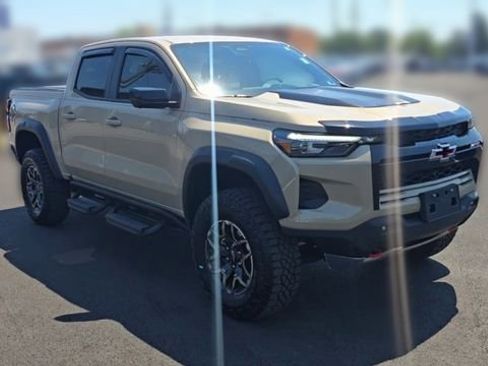 Used 2024 Chevrolet Colorado ZR2 w/ ZR2 Convenience Package III AWD/4WD image 3