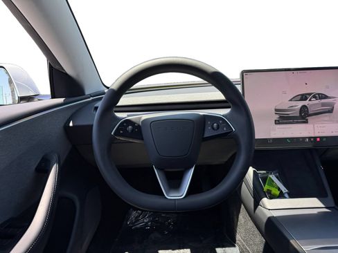 Used 2025 Tesla Model 3 RWD image 15