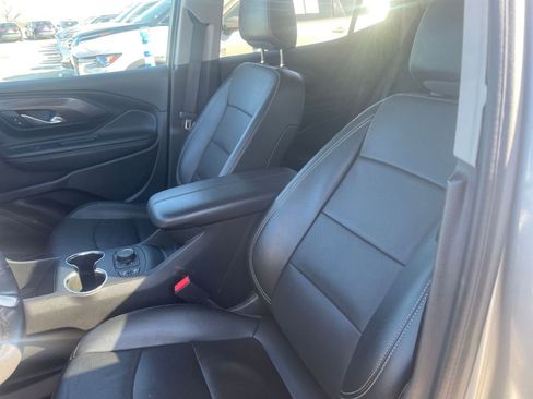 Used 2024 GMC Terrain SLT image 36