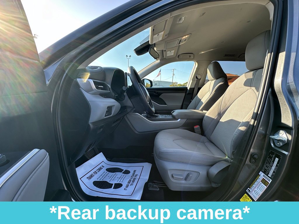 Used 2022 Toyota Highlander LE AWD/4WD image 15