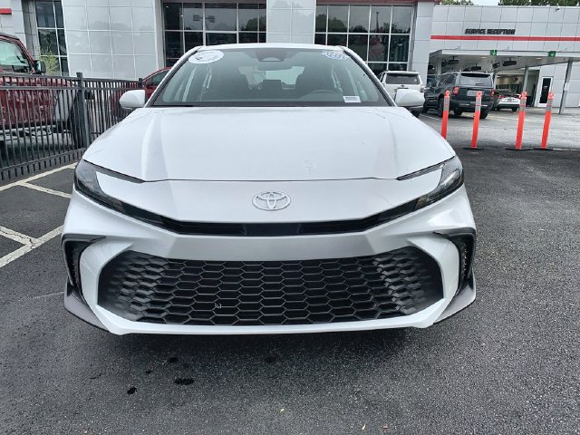Used 2026 Toyota Camry SE FWD image 3