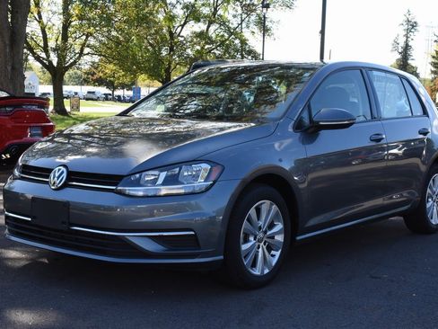 Used 2021 Volkswagen Golf 4-Door image 2