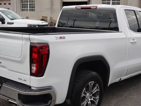 Used 2022 GMC Sierra 1500 SLE w/ X31 Off-Road Package image 11