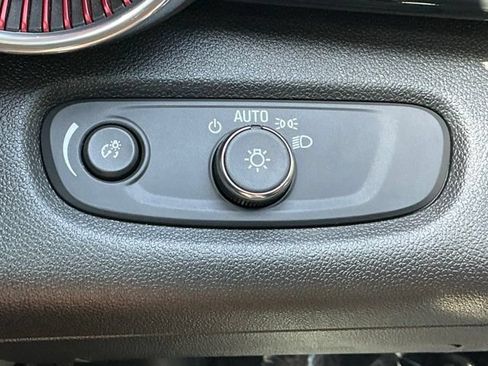 Used 2024 Chevrolet Trax RS w/ Sunroof Package FWD image 30