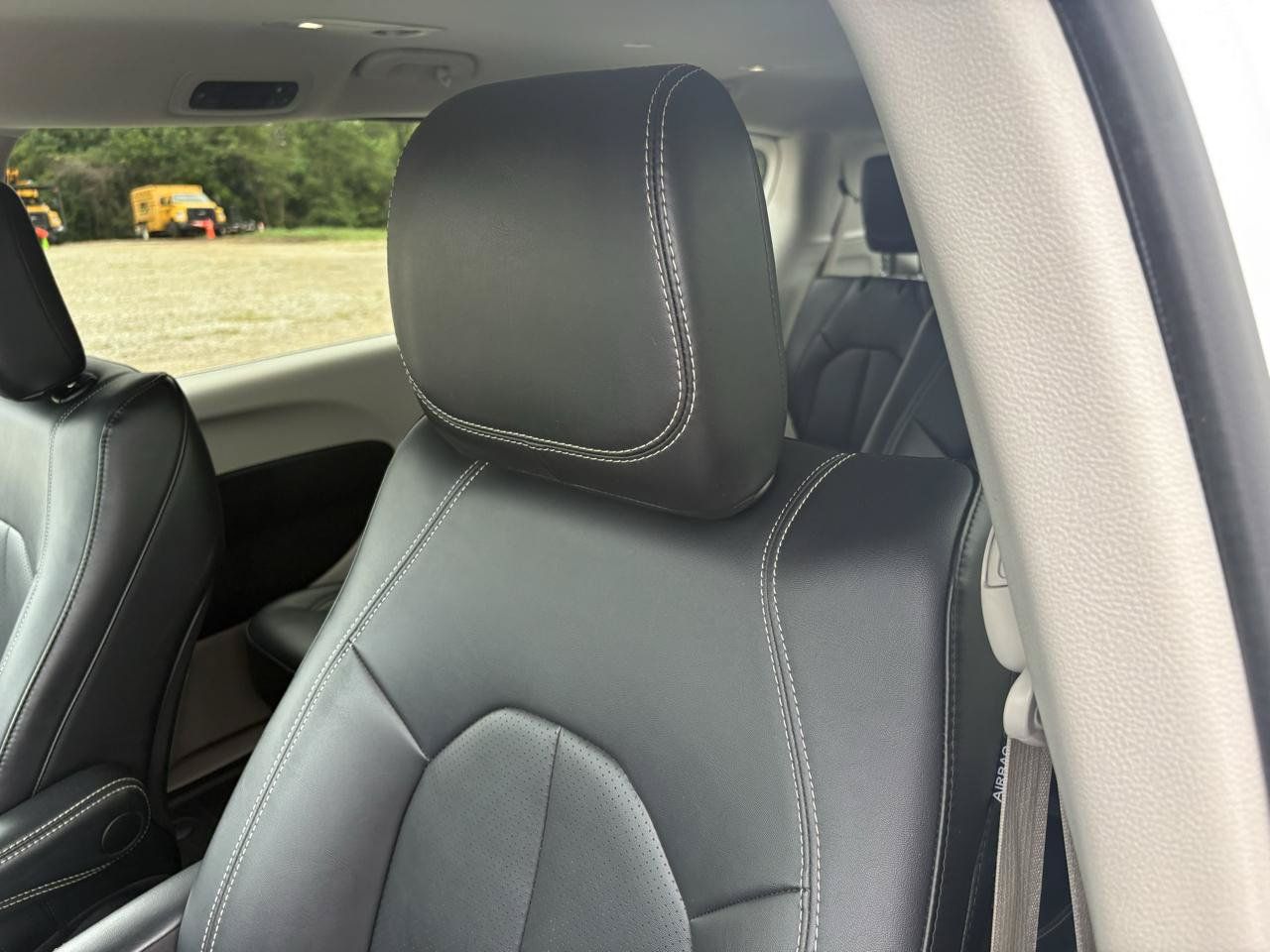Used 2024 Chrysler Pacifica Limited FWD image 18