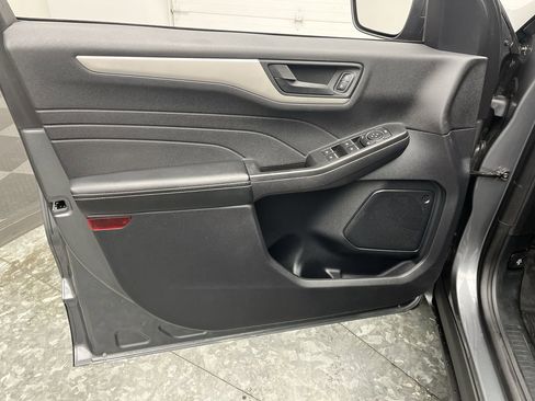 Used 2022 Ford Escape SE image 6