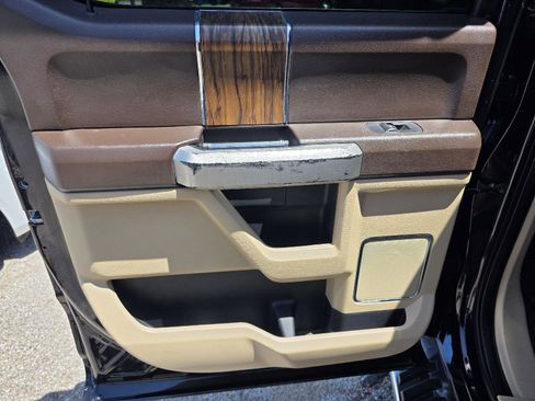 Used 2018 Ford F150 Lariat image 35