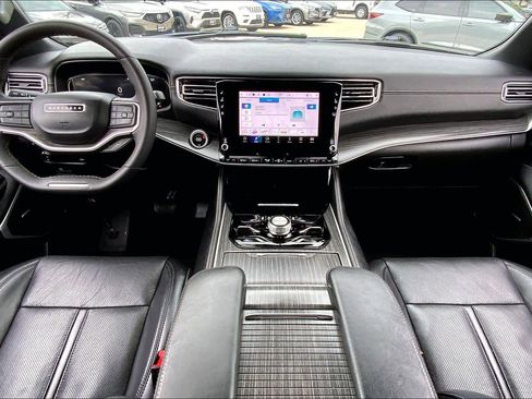 Used 2023 Jeep Wagoneer L Series III w/ Preferred Equipment Group image 15