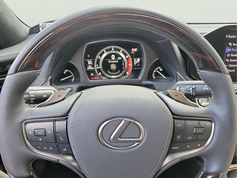 Used 2022 Lexus LS 500 AWD w/ Luxury Package image 17