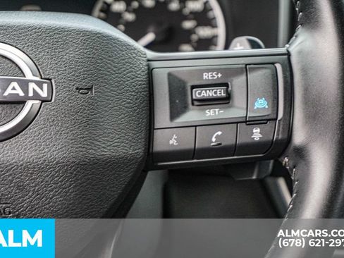 Used 2025 Nissan Rogue SV FWD image 30