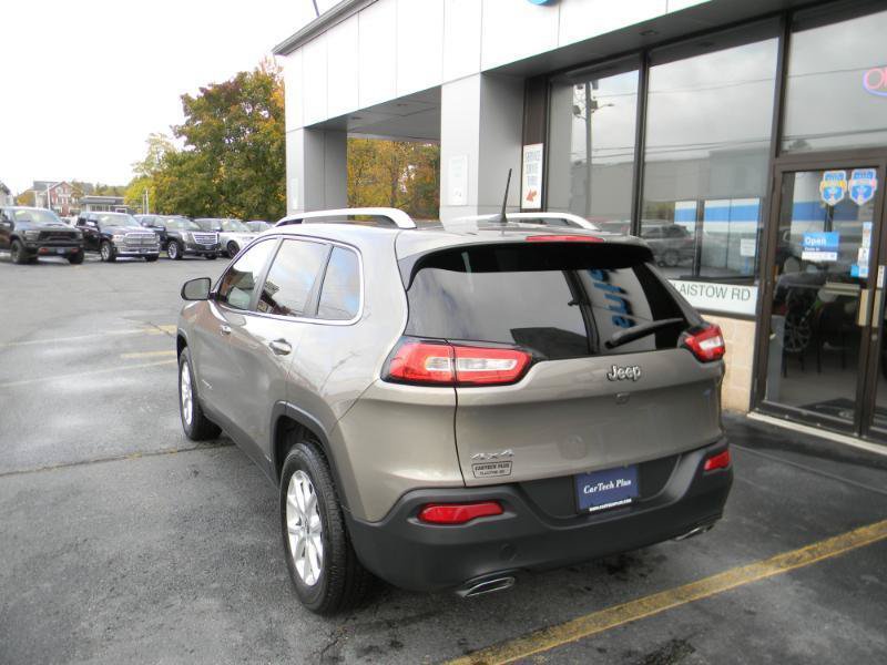 Used 2017 Jeep Cherokee Latitude w/ Comfort/Convenience Group AWD/4WD image 8