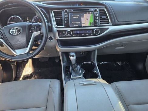 Used 2014 Toyota Highlander XLE image 28