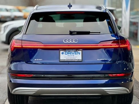 Used 2021 Audi e-tron Premium image 4