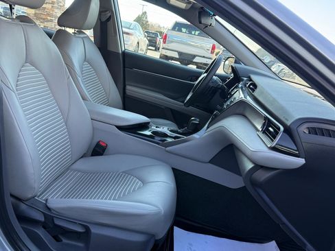 Used 2020 Toyota Camry SE image 15