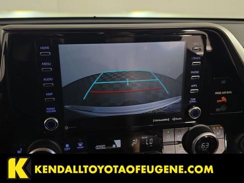 Used 2022 Toyota Highlander XLE AWD/4WD image 17