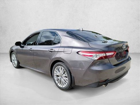 Used 2020 Toyota Camry XLE FWD image 7
