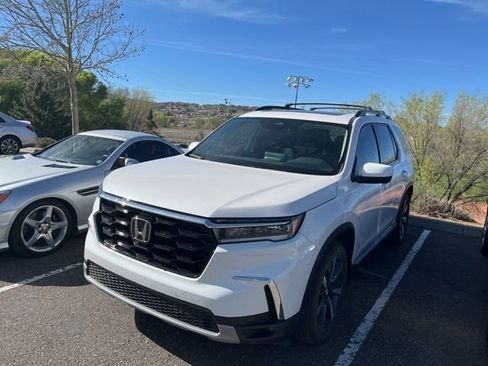 Certified 2023 Honda Pilot Touring image 7