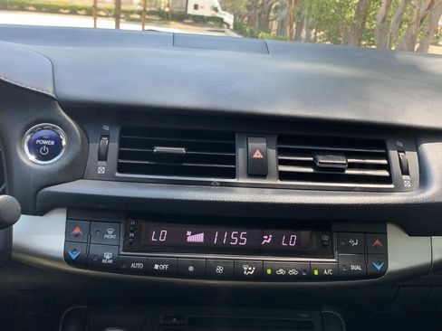 Used 2017 Lexus CT 200h image 21