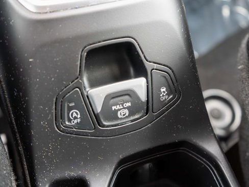Used 2023 Jeep Renegade Latitude w/ Premium Group AWD/4WD image 21