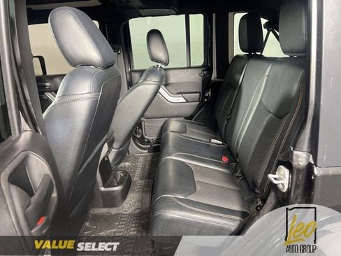 Used 2015 Jeep Wrangler Unlimited Sahara AWD/4WD image 11