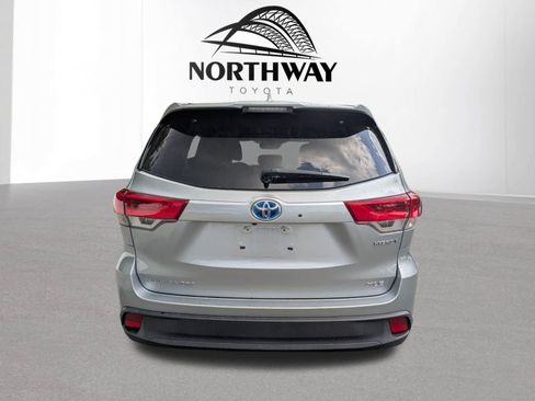 Used 2019 Toyota Highlander XLE AWD/4WD image 4