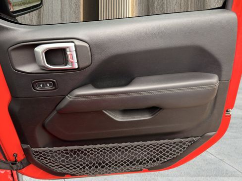 Used 2018 Jeep Wrangler Unlimited Sahara w/ Uconnect 4C Nav & Sound Group AWD/4WD image 41