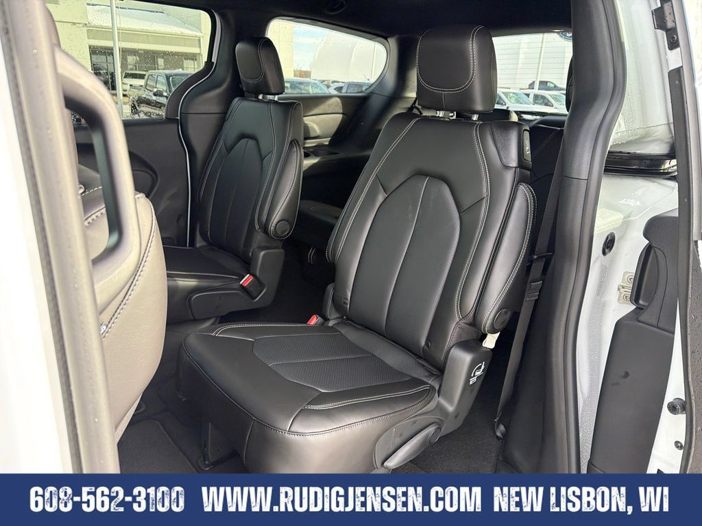 New 2026 Chrysler Pacifica Select w/ S Appearance Package AWD/4WD image 22