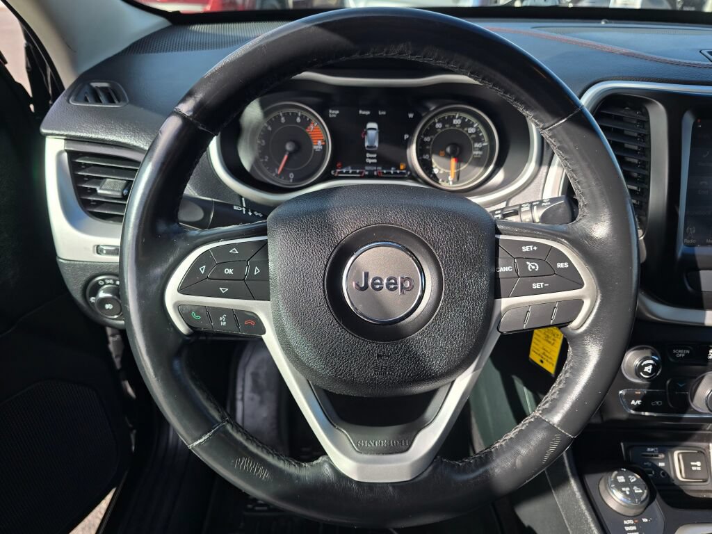 Used 2016 Jeep Cherokee Trailhawk w/ Leather Interior Group AWD/4WD image 21