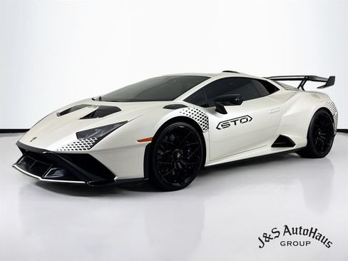 Used 2023 Lamborghini Huracan STO RWD image 3