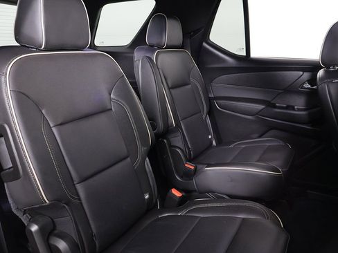 Used 2023 Chevrolet Traverse Premier image 37
