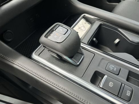 Used 2025 Nissan Pathfinder SV FWD image 19