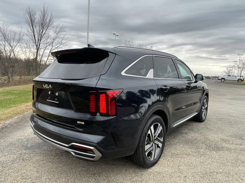 Certified 2023 Kia Sorento EX image 3