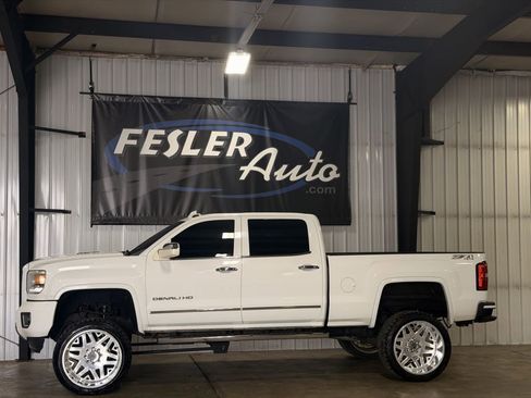 Used 2015 GMC Sierra 2500 Denali AWD/4WD image 3