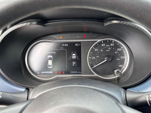 Used 2025 Nissan Versa SV FWD image 38