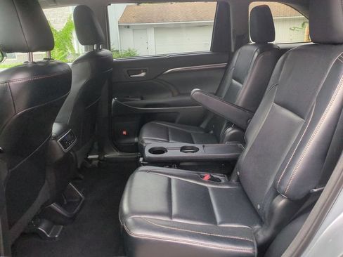 Used 2014 Toyota Highlander Limited AWD/4WD image 25