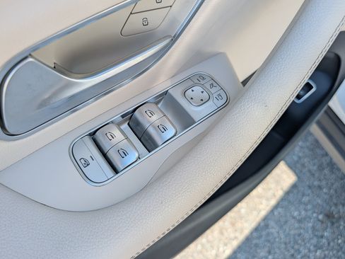 Used 2021 Mercedes-Benz GLE 350 4MATIC image 25