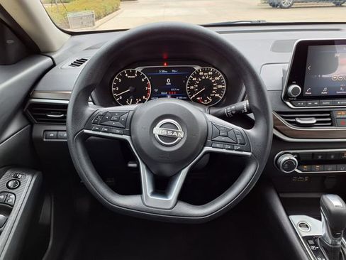 Used 2024 Nissan Altima 2.5 SV FWD image 20