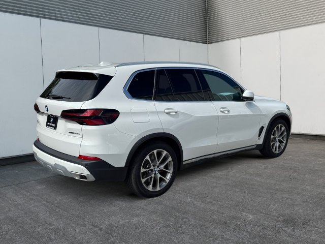 Certified 2026 BMW X5 xDrive50e AWD/4WD image 5
